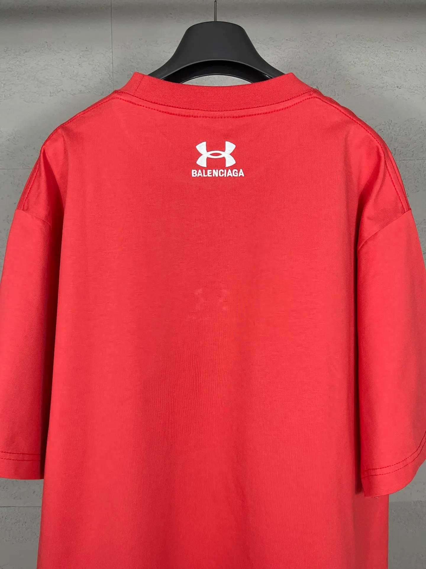 【 . Quality】BALENCI*GA/ Under Armour T # SS 24 New Arrival。 ， 。 。 ZP 。 260 ， . ， 。 。Classic LOGO ， ， ， 。 . 。 OS . Same Style ：BL 223372 ：Black，Red， Size：XS S M L